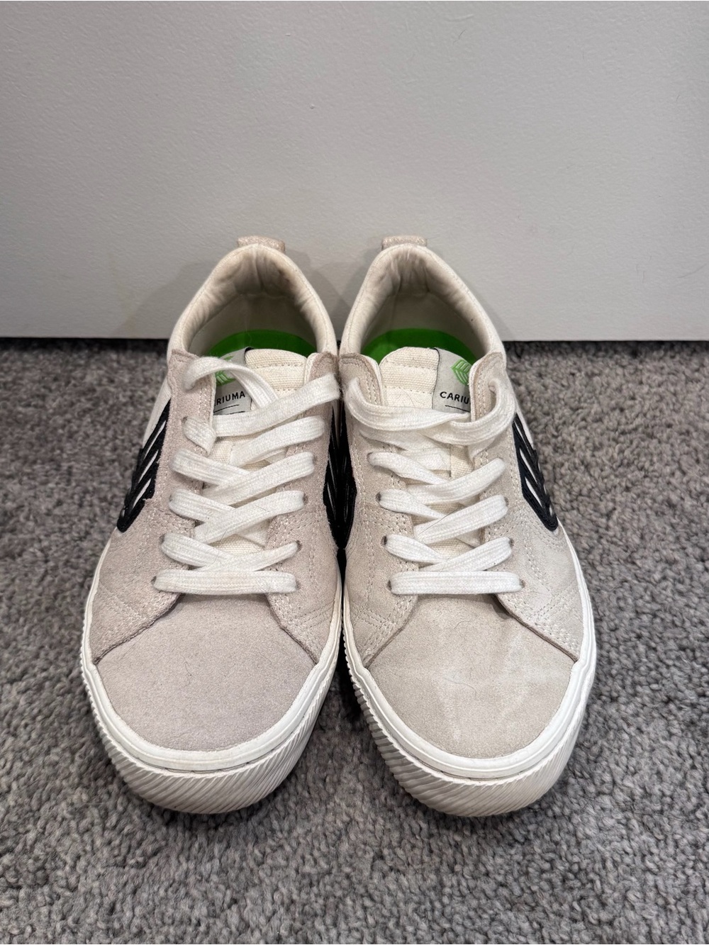 Cariuma Sneakers Women’s 7.5 Cream Beige Faux Suede Skater Casual